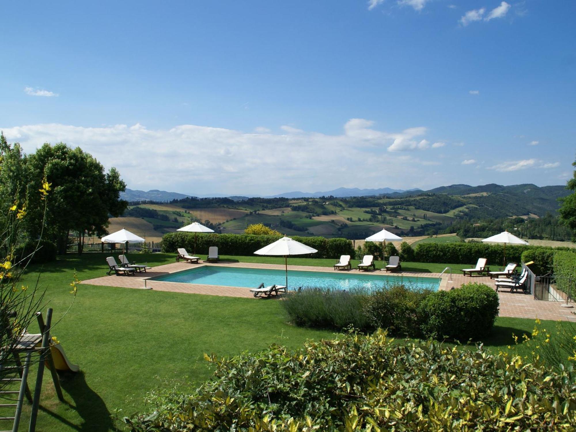 Nice Apartment With Pool And Beautiful Garden Montone  Esterno foto